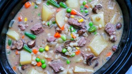 Slow Cooker Beef, Barley, and Mushroom Stew