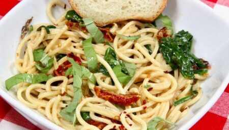 Creamy Sun-Dried Tomato and Spinach Pasta